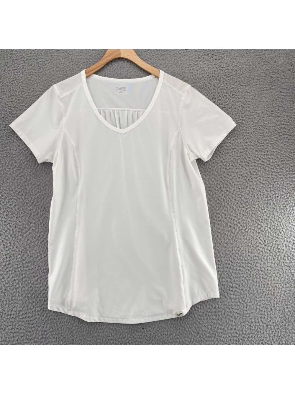 Duluth Top Womens Medium White Short Sleeve V Neck Pleated Back Stretch Knit Tee